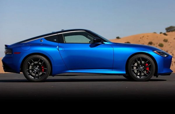 Една от най-дълго чаканите нови спортни коли на световния пазар вече е факт в Азия и Америка, но ще продължи да бъде чакана от европейците - и то  напразно. Новият Z дори не е хомологизиран за европейските пазари, най-вече заради проблема с високите му емисии и с преценката на Nissan, че Европа е охладняла към този тип автомобили. 
